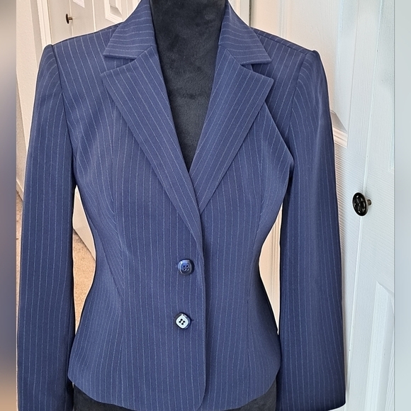 Liz Claibourne Pin Stripe Jacket  Size  4P - Picture 1 of 4